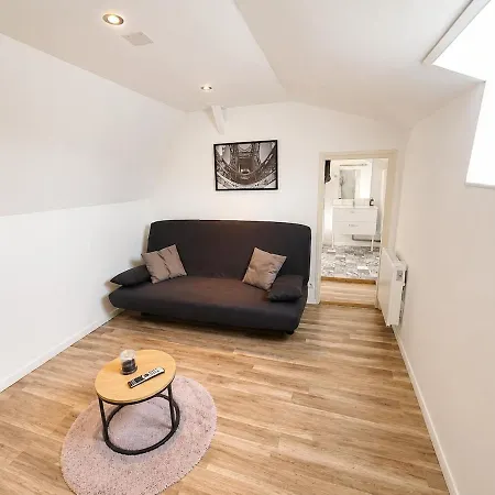 5, 1 Chambre, Parking Privé * Bailleul (Nord)