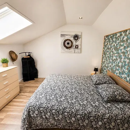5, 1 Chambre, Parking Privé * Bailleul (Nord)